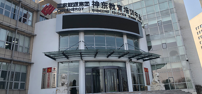 陜西榆林神東教培中心安裝升降屏風電腦桌，實現(xiàn)一室多用