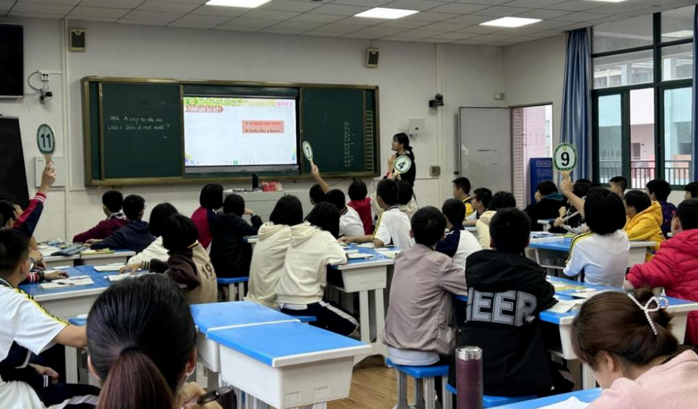 遼寧電視臺報道，AI教師進課堂，傳統(tǒng)教學換新方